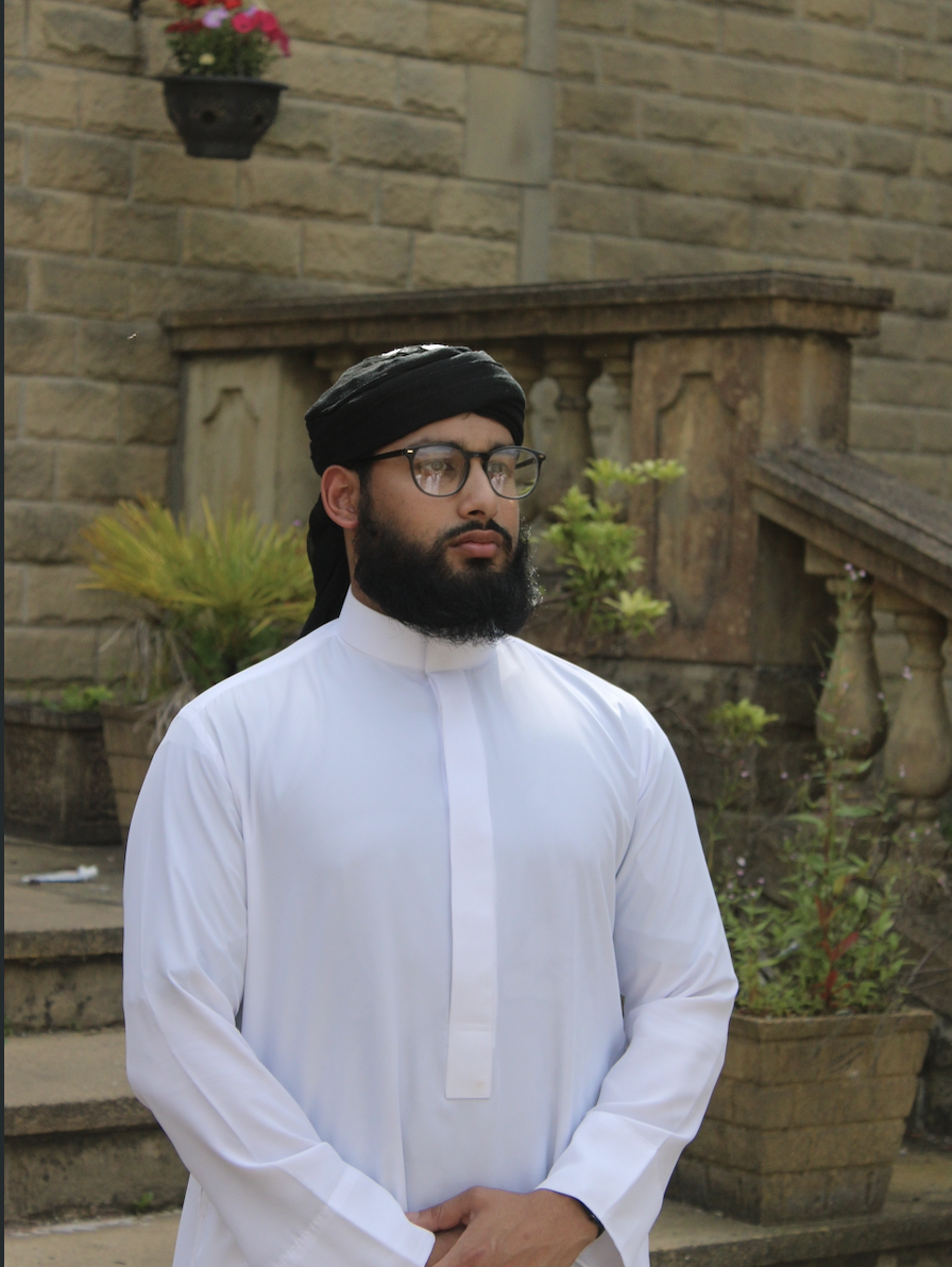 Mo, Founder